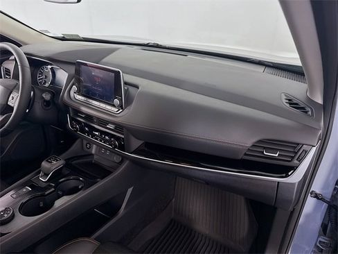 Certified 2025 Nissan Rogue SV image 26