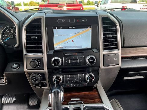 Used 2017 Ford F150 Lariat w/ Equipment Group 502A Luxury AWD/4WD image 18