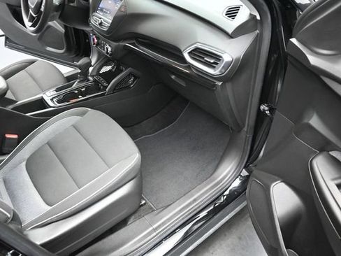 Used 2023 Chevrolet TrailBlazer LT FWD image 38