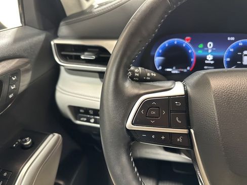 Used 2024 Toyota Highlander Platinum image 30