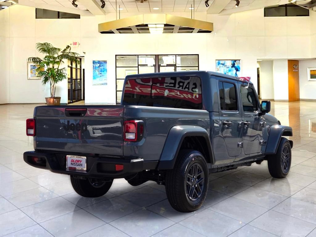 Used 2025 Jeep Gladiator Sport AWD/4WD image 5