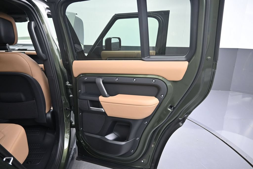 New 2026 Land Rover Defender 110 X-Dynamic SE AWD/4WD image 13