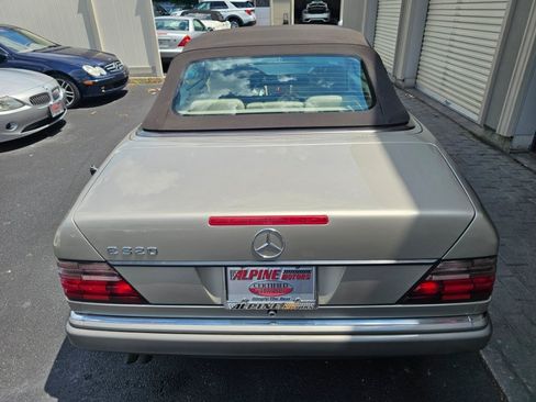 Used 1994 Mercedes-Benz E 320 Convertible image 20