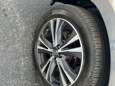 Used 2019 Nissan Pathfinder Platinum image 28