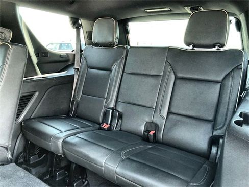 Used 2024 GMC Yukon SLT w/ SLT Premium Package image 23