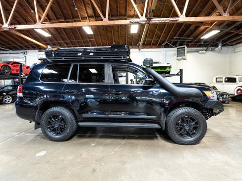 Used 2019 Toyota Land Cruiser image 16