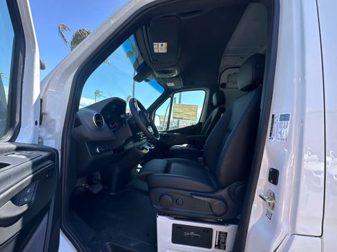 Used 2025 Mercedes-Benz Sprinter 2500 image 19