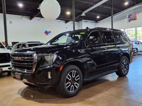 Used 2024 GMC Yukon AT4 AWD/4WD image 3