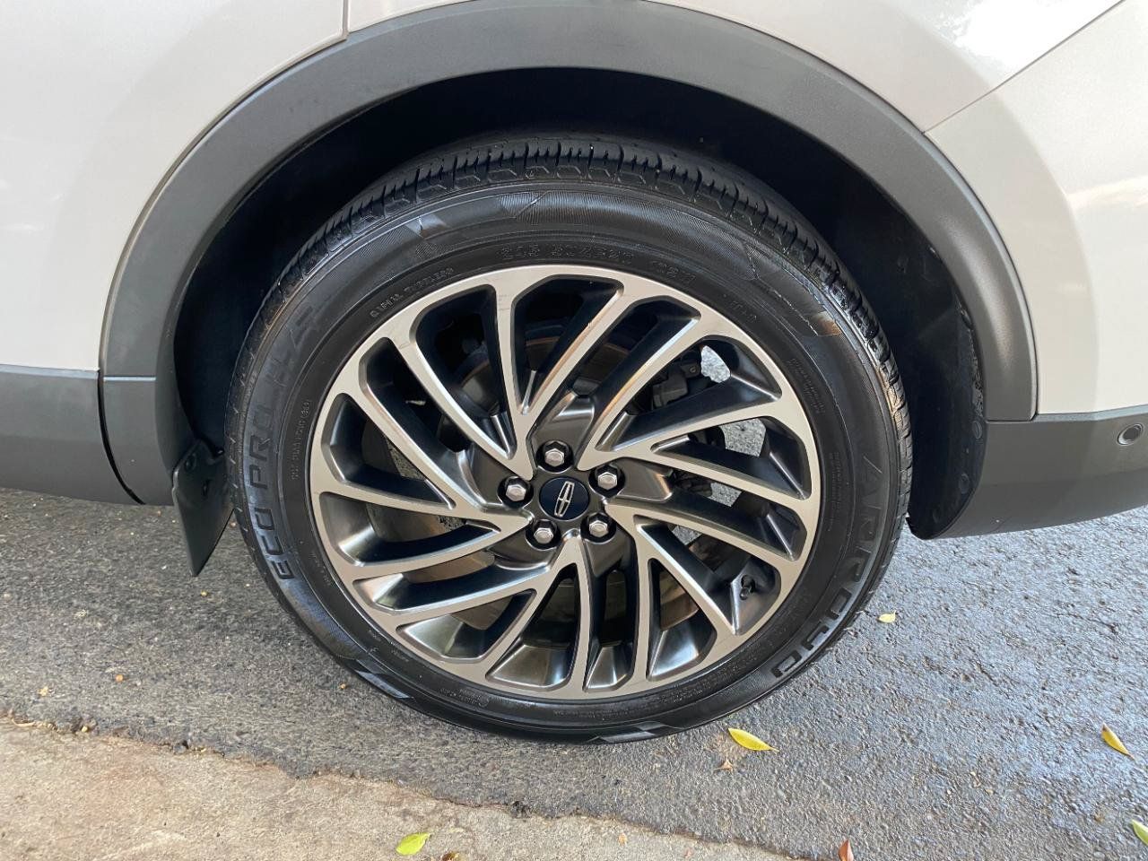 Used 2019 Lincoln Nautilus Reserve FWD image 13