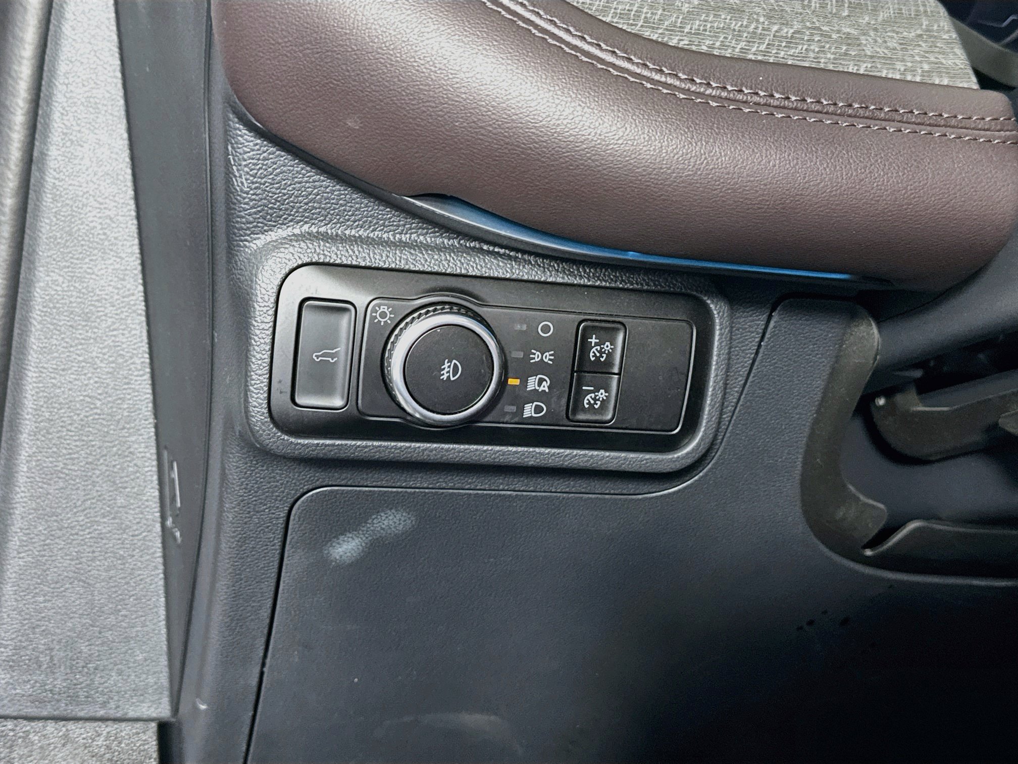 Used 2025 Ford Explorer Platinum AWD/4WD image 11