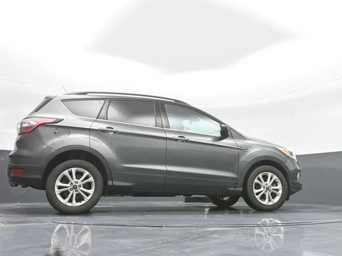 Used 2018 Ford Escape SE image 32
