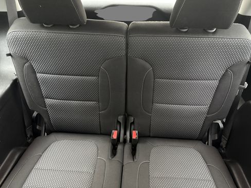 Used 2023 GMC Acadia SLE w/ Driver Convenience Package image 11