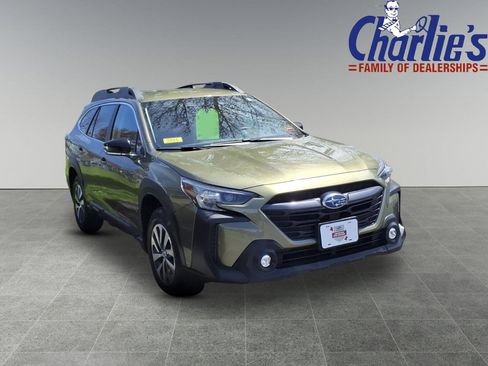 Certified 2025 Subaru Outback Premium AWD/4WD image 3