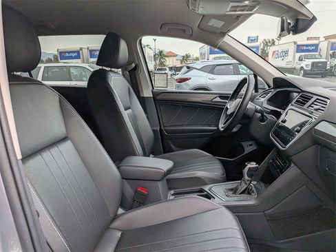 Used 2024 Volkswagen Tiguan SE image 31