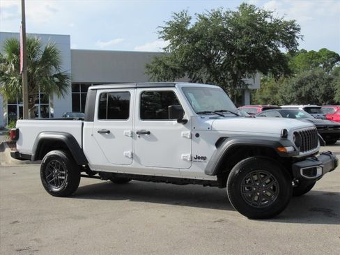 New 2025 Jeep Gladiator Sport image 2
