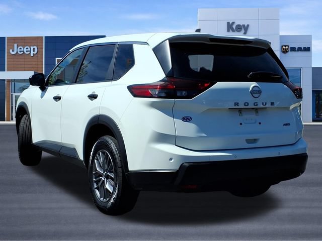 Used 2024 Nissan Rogue S AWD/4WD image 3