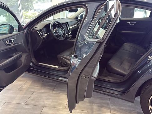 Used 2020 Volvo S60 T5 Momentum FWD image 11