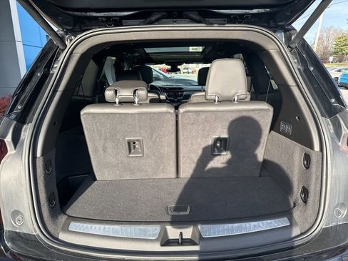 Used 2025 Cadillac XT6 Premium Luxury image 9