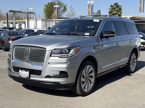 Used 2024 Lincoln Navigator Reserve AWD/4WD image 7