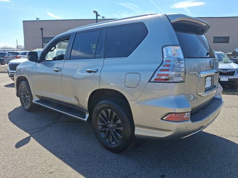 Certified 2022 Lexus GX 460 Premium w/ Premium Plus Package image 4
