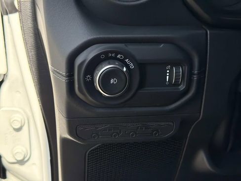 Used 2024 Jeep Wrangler Unlimited Sahara w/ Technology Group AWD/4WD image 20