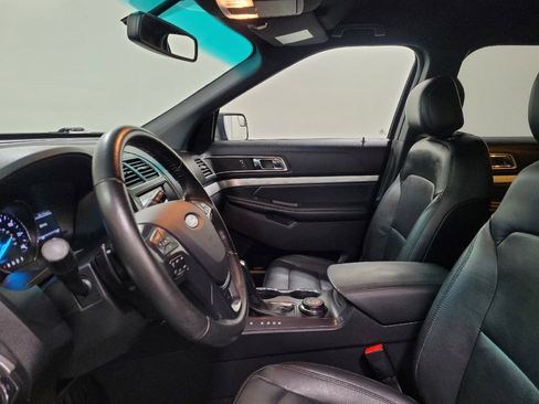 Used 2017 Ford Explorer XLT w/ Equipment Group 202A AWD/4WD image 17