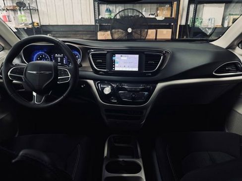 Used 2023 Chrysler Voyager LX image 24