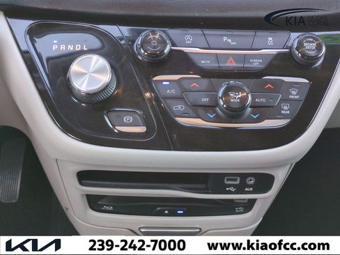 Used 2018 Chrysler Pacifica Touring-L Plus image 17