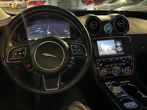 Used 2017 Alfa Romeo Giulia w/ Sport Appearance Package image 25