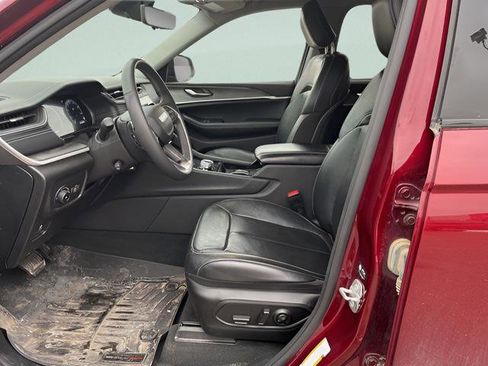 Certified 2023 Jeep Grand Cherokee Limited w/ Luxury Tech Group II image 8