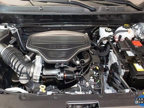 Used 2025 Cadillac XT6 Premium Luxury image 3