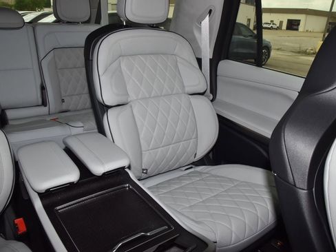 New 2026 Lincoln Navigator L Black Label AWD/4WD image 23