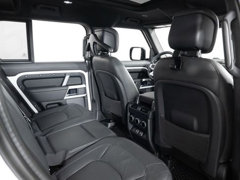 Used 2024 Land Rover Defender 110 SE image 21