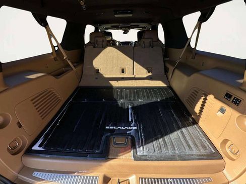 Used 2017 Cadillac Escalade ESV Platinum image 9