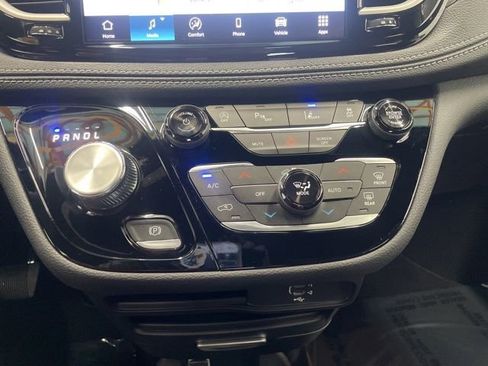 New 2026 Chrysler Pacifica Select image 23