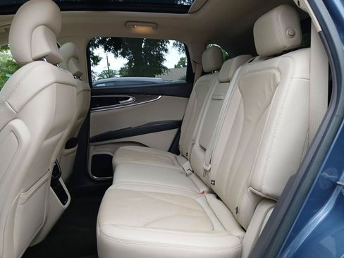 Used 2019 Lincoln Nautilus Reserve FWD image 11