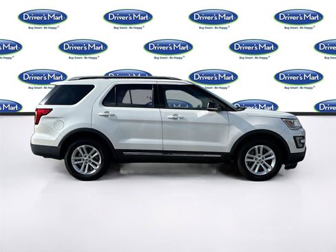 Used 2017 Ford Explorer XLT FWD image 8