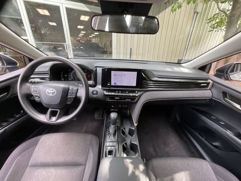 Used 2025 Toyota Camry LE FWD image 18