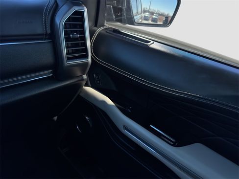 Used 2021 Ford Expedition Max Platinum image 17