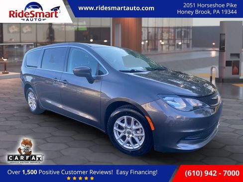 Used 2023 Chrysler Voyager LX image 1