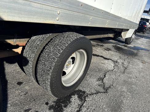 Used 2018 Chevrolet Express 3500 Extended w/ Driver Convenience Package image 4