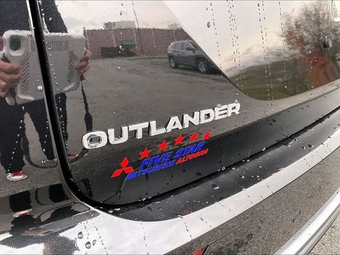 New 2025 Mitsubishi Outlander SE image 11