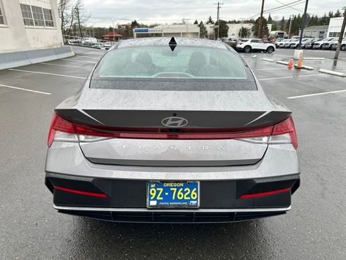 Certified 2024 Hyundai Elantra SEL w/ Convenience Package image 5