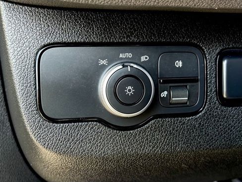 Used 2025 Mercedes-Benz Sprinter 2500 image 14