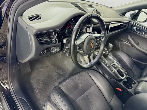 Used 2021 Porsche Macan image 10