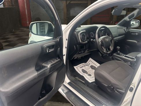 Used 2019 Toyota Tacoma TRD Off-Road image 15