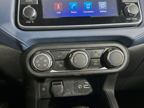 Used 2025 Nissan Versa SV FWD image 23