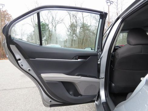 Used 2019 Toyota Camry LE image 19