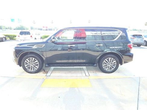 Used 2024 Nissan Armada SL w/ Captain's Chairs Package AWD/4WD image 7