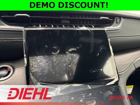 New 2025 Jeep Grand Cherokee Limited w/ Luxury Tech Group II image 31